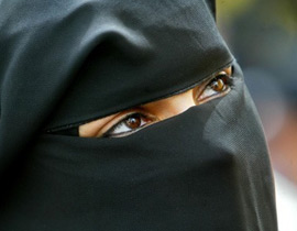 في ايطاليا: فرض غرامة مالية على المسلمات اللواتي يرتدين النقاب صورة رقم 1 في ايطاليا: فرض غرامة مالية على المسلمات اللواتي يرتدين النقاب صورة رقم 1
