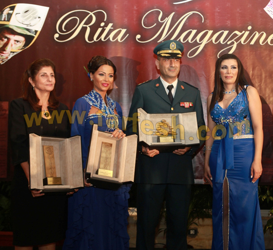 ريتا تكرم الفنانة دوللي شاهين  صورة رقم 1 ريتا تكرم الفنانة دوللي شاهين  صورة رقم 1