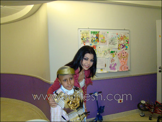 هيفا تزور مستشفى سرطان الأطفال وتبكي!!!    صورة رقم 6