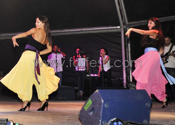 مي حريري تلهب جمهورها على شاطئ أبو ظبي  صورة رقم 3 مي حريري تلهب جمهورها على شاطئ أبو ظبي  صورة رقم 3