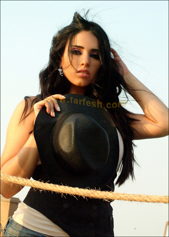 نجمة ستار أكاديمي تعبّر عن نفسها بأكثر من لوك!!  صورة رقم 2 نجمة ستار أكاديمي تعبّر عن نفسها بأكثر من لوك!!  صورة رقم 2