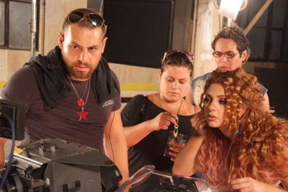 هل كليب ميريام فارس نسخة من كليب شاكيرا؟!!                صورة رقم 2 هل كليب ميريام فارس نسخة من كليب شاكيرا؟!!                صورة رقم 2