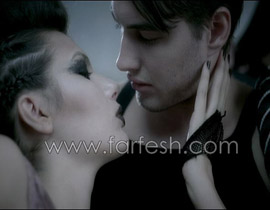 العتبة قزاز.. تعيد قمر إلى أضواء الشهرة والإغراء!!    صورة رقم 1