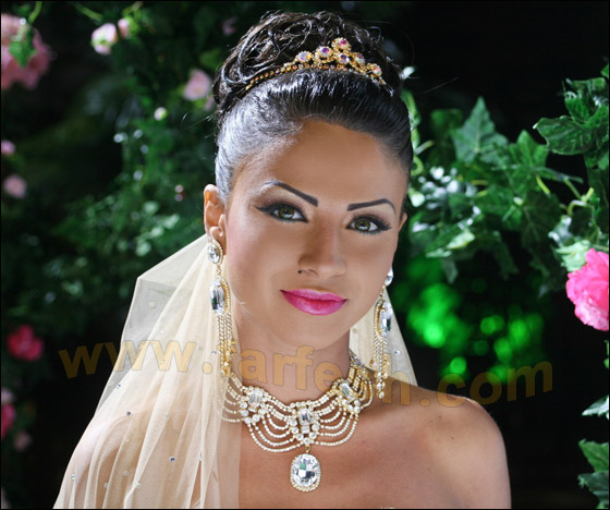 دوللي شاهين تحتفل بزفافها بأجواء عائلية  صورة رقم 5 دوللي شاهين تحتفل بزفافها بأجواء عائلية  صورة رقم 5