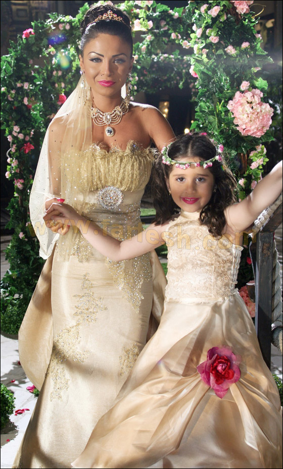 دوللي شاهين تحتفل بزفافها بأجواء عائلية  صورة رقم 8 دوللي شاهين تحتفل بزفافها بأجواء عائلية  صورة رقم 8