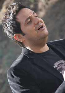 حاتم العراقي يصور أولى أغنيات ألبومه المقبل صورة رقم 1 حاتم العراقي يصور أولى أغنيات ألبومه المقبل صورة رقم 1