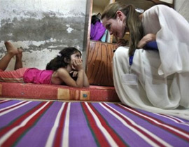 أنجلينا جولي تتبنى طفلة من سوريا!        صورة رقم 1 أنجلينا جولي تتبنى طفلة من سوريا!        صورة رقم 1