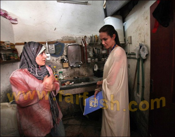 أنجلينا جولي وبراد بيت يرعيان شؤون اللآجئين في سوريا    صورة رقم 4 أنجلينا جولي وبراد بيت يرعيان شؤون اللآجئين في سوريا    صورة رقم 4