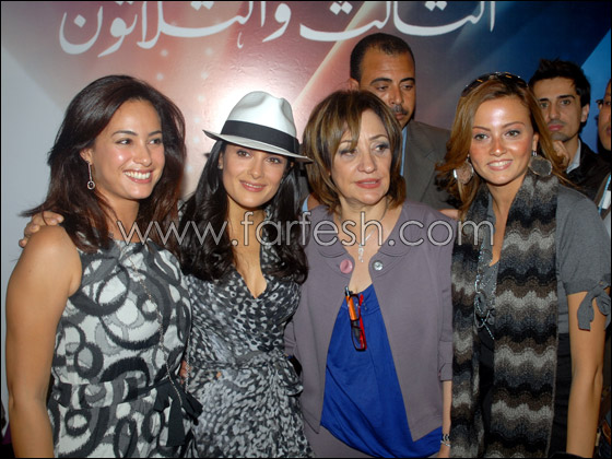 سلمى حايك تزور الاهرامات ويقع في غرامها رجلا في السبعين  صورة رقم 2 سلمى حايك تزور الاهرامات ويقع في غرامها رجلا في السبعين  صورة رقم 2