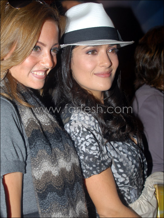 سلمى حايك تزور الاهرامات ويقع في غرامها رجلا في السبعين  صورة رقم 9 سلمى حايك تزور الاهرامات ويقع في غرامها رجلا في السبعين  صورة رقم 9