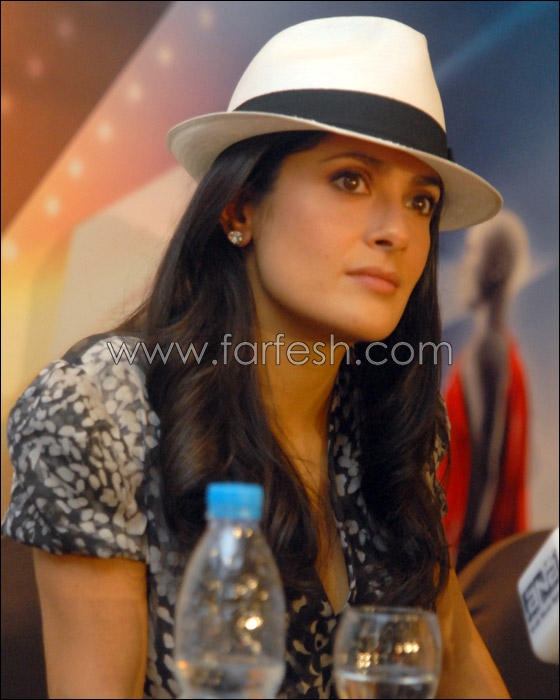 سلمى حايك تزور الاهرامات ويقع في غرامها رجلا في السبعين  صورة رقم 11 سلمى حايك تزور الاهرامات ويقع في غرامها رجلا في السبعين  صورة رقم 11