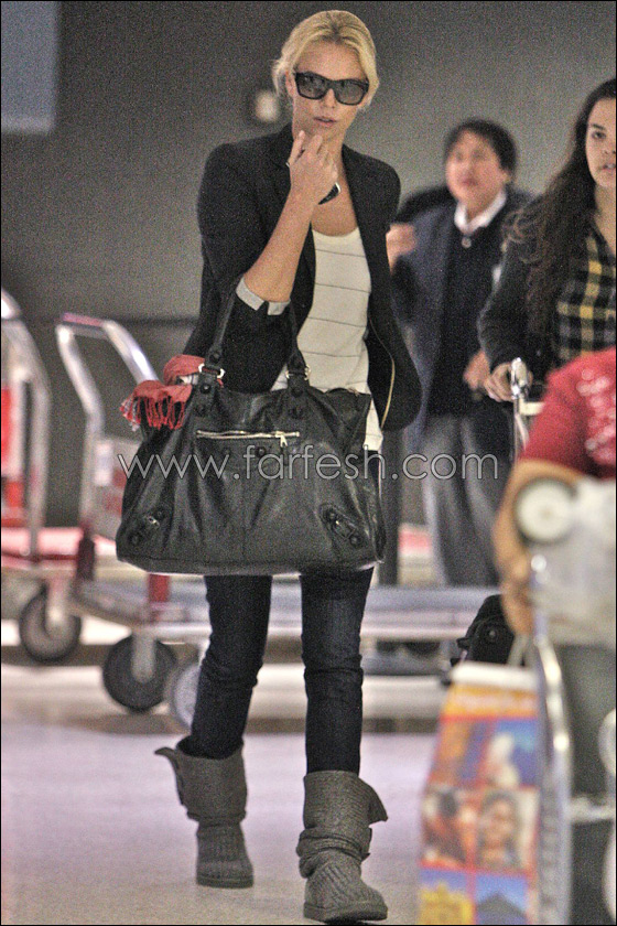 تشارليز ثيرون قلقة جدا من عمرها!!!  صورة رقم 3 تشارليز ثيرون قلقة جدا من عمرها!!!  صورة رقم 3