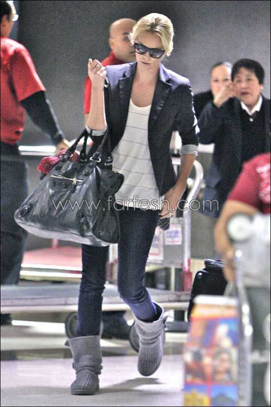 تشارليز ثيرون قلقة جدا من عمرها!!!  صورة رقم 4 تشارليز ثيرون قلقة جدا من عمرها!!!  صورة رقم 4