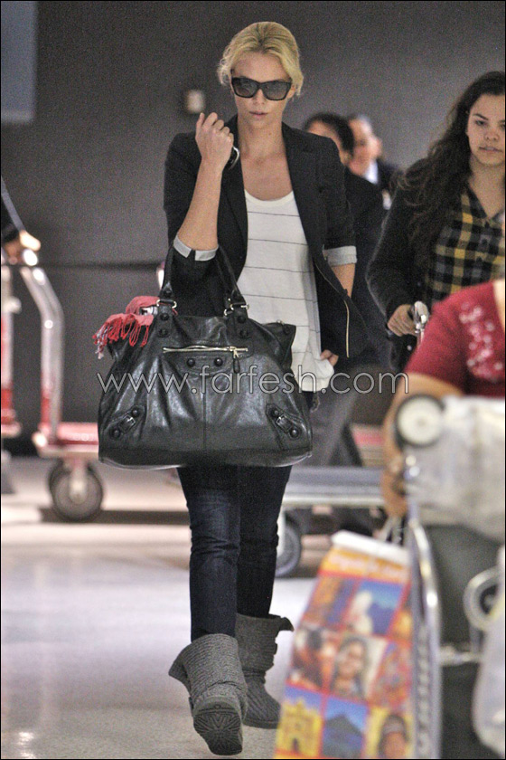 تشارليز ثيرون قلقة جدا من عمرها!!!  صورة رقم 7 تشارليز ثيرون قلقة جدا من عمرها!!!  صورة رقم 7