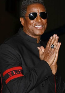 شقيق الأسطورة مايكل جاسكون: اخي اقترب من اشهار اسلامه!   صورة رقم 1