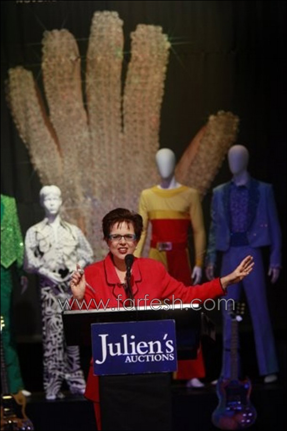 قفاز مايكل جاكسون بـ 420 ألف دولار!!!   صورة رقم 4