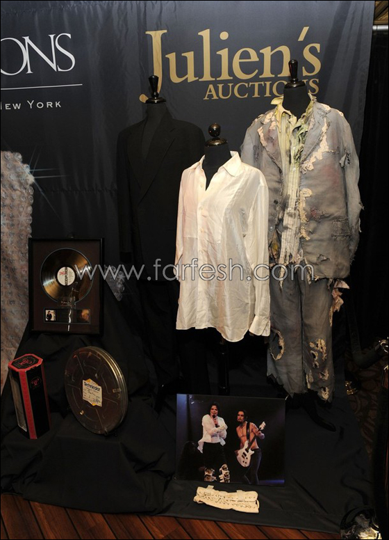 قفاز مايكل جاكسون بـ 420 ألف دولار!!!   صورة رقم 8