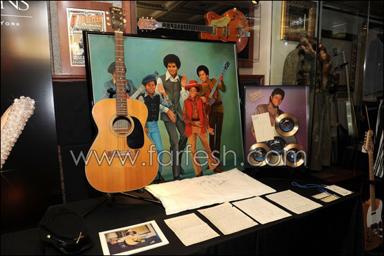 قفاز مايكل جاكسون بـ 420 ألف دولار!!!   صورة رقم 9