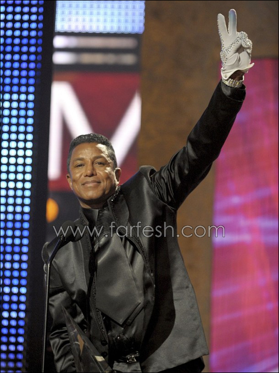 قفاز مايكل جاكسون بـ 420 ألف دولار!!!   صورة رقم 14