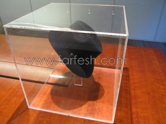 عرض حذاء ارتداه مايكل جاكسون ويحمل توقيعه للبيع في المزاد  صورة رقم 3 عرض حذاء ارتداه مايكل جاكسون ويحمل توقيعه للبيع في المزاد  صورة رقم 3