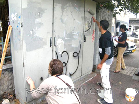 جمعية شبابية تبادر لازالة شعارات عنصرية عن جدران تل أبيب ويافا صورة رقم 3