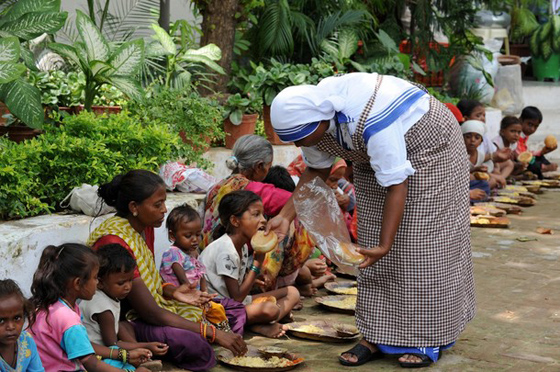 حنان ترك تجسد الانسانية بـ  حنان ترك تجسد الانسانية بـ