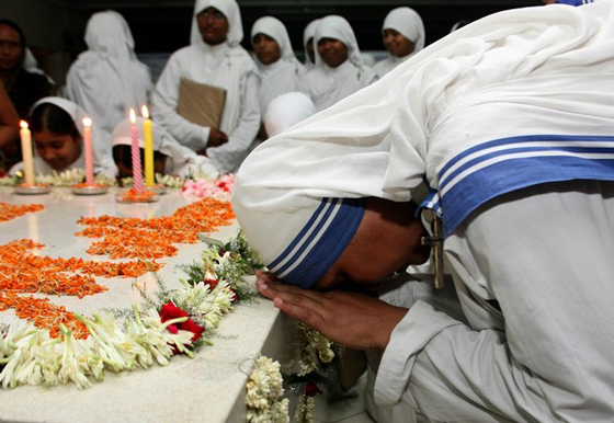 حنان ترك تجسد الانسانية بـ  حنان ترك تجسد الانسانية بـ