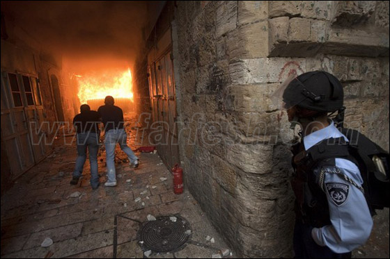 صور من المواجهات وحصار المصلين بالأقصى صورة رقم 5 صور من المواجهات وحصار المصلين بالأقصى صورة رقم 5