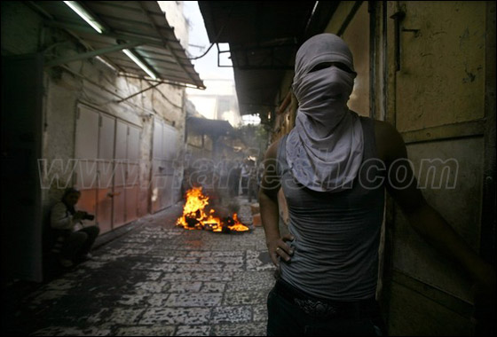 صور من المواجهات وحصار المصلين بالأقصى صورة رقم 7 صور من المواجهات وحصار المصلين بالأقصى صورة رقم 7