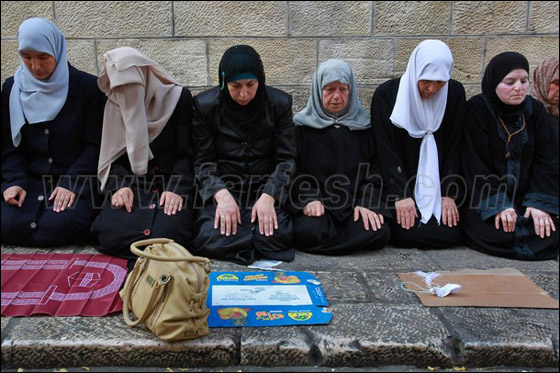صور من المواجهات وحصار المصلين بالأقصى صورة رقم 18 صور من المواجهات وحصار المصلين بالأقصى صورة رقم 18