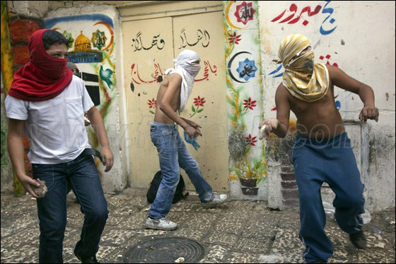 صور من المواجهات وحصار المصلين بالأقصى صورة رقم 28 صور من المواجهات وحصار المصلين بالأقصى صورة رقم 28