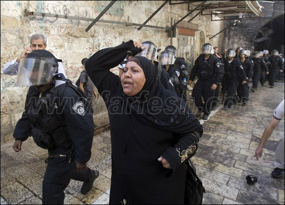 صور من المواجهات وحصار المصلين بالأقصى صورة رقم 31 صور من المواجهات وحصار المصلين بالأقصى صورة رقم 31