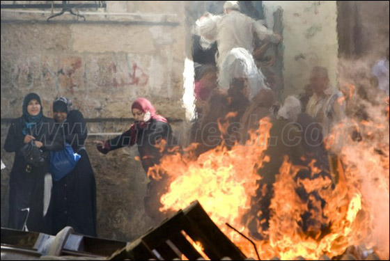 صور من المواجهات وحصار المصلين بالأقصى صورة رقم 41 صور من المواجهات وحصار المصلين بالأقصى صورة رقم 41