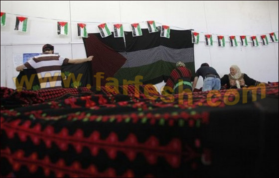 أطول ثوب فلسطيني يحطّم الأرقام القياسيّة!!                صورة رقم 1
