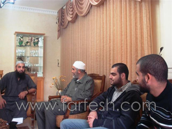 الشيخ صلاح يزور المبعدين عن الاقصى صورة رقم 1 الشيخ صلاح يزور المبعدين عن الاقصى صورة رقم 1