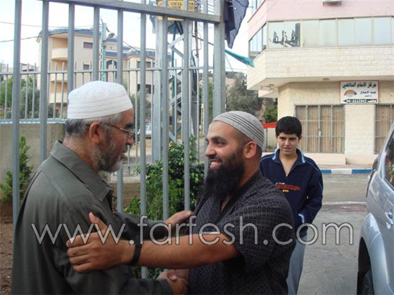 الشيخ صلاح يزور المبعدين عن الاقصى صورة رقم 3 الشيخ صلاح يزور المبعدين عن الاقصى صورة رقم 3