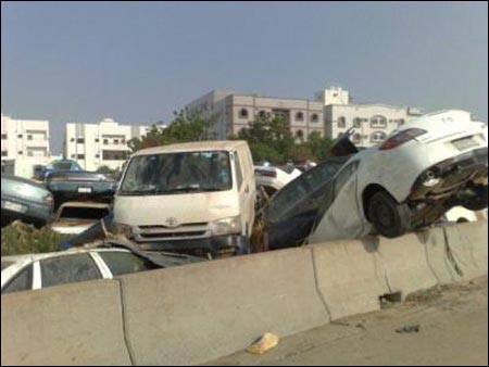 إرتفاع ضحايا الفيضانات في السعودية الى 103 قتيل صورة رقم 4 إرتفاع ضحايا الفيضانات في السعودية الى 103 قتيل صورة رقم 4