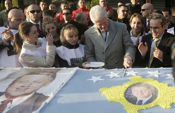 أغرب أمنية: كلينتون تمنى لو كان ترك البيت الأبيض في تابوت صورة رقم 5 أغرب أمنية: كلينتون تمنى لو كان ترك البيت الأبيض في تابوت صورة رقم 5