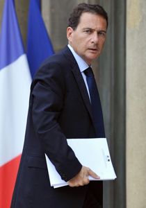 وزير فرنسي يدشن حملة لخلع النقاب صورة رقم 1