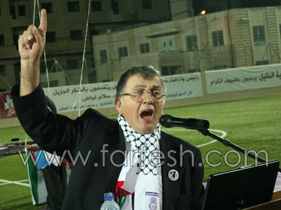 اكبر ثوب في العالم، وهو ثوب فلسطيني، دخل موسعة غينس  صورة رقم 1