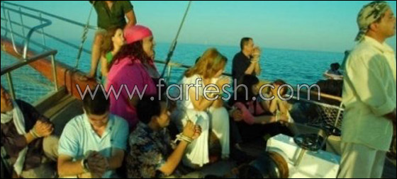 مهاجمة محمد هنيدي لاستحمامه مع 