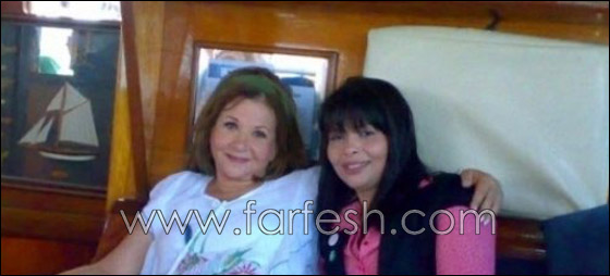 مهاجمة محمد هنيدي لاستحمامه مع 