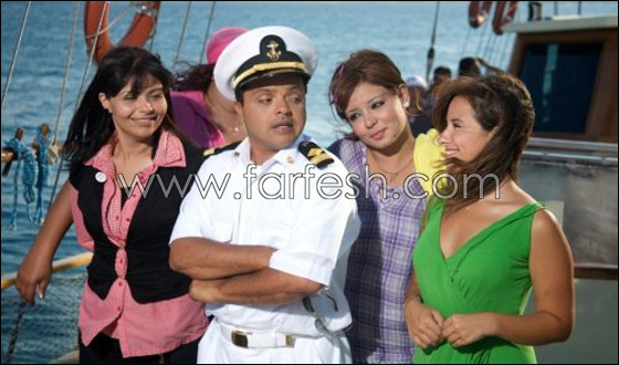 مهاجمة محمد هنيدي لاستحمامه مع 