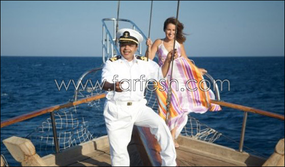 مهاجمة محمد هنيدي لاستحمامه مع 