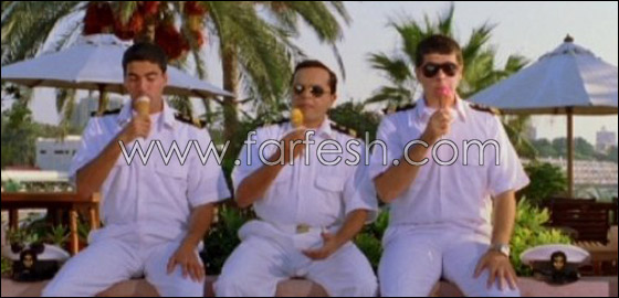 مهاجمة محمد هنيدي لاستحمامه مع 