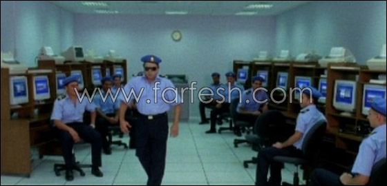 مهاجمة محمد هنيدي لاستحمامه مع 