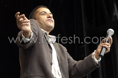 مجلة فرنسية تنشر صور الشاب مامي وهو نائما في مجلة فرنسية تنشر صور الشاب مامي وهو نائما في