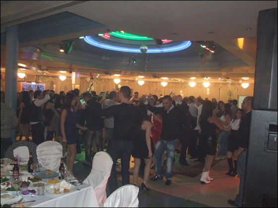 زهير فرنسيس يلهب المحتفلين بالأعياد في حيفا ضمن orange time صورة رقم 4 زهير فرنسيس يلهب المحتفلين بالأعياد في حيفا ضمن orange time صورة رقم 4