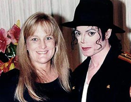 تدعي أنها زوجة مايكل جاكسون وتطالب بتعويضات صورة رقم 1 تدعي أنها زوجة مايكل جاكسون وتطالب بتعويضات صورة رقم 1