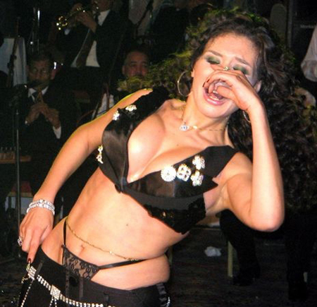 بعد إعتزال المحترفات.. الرقص الشرقي في طريقه إلى الزوال صورة رقم 5 بعد إعتزال المحترفات.. الرقص الشرقي في طريقه إلى الزوال صورة رقم 5